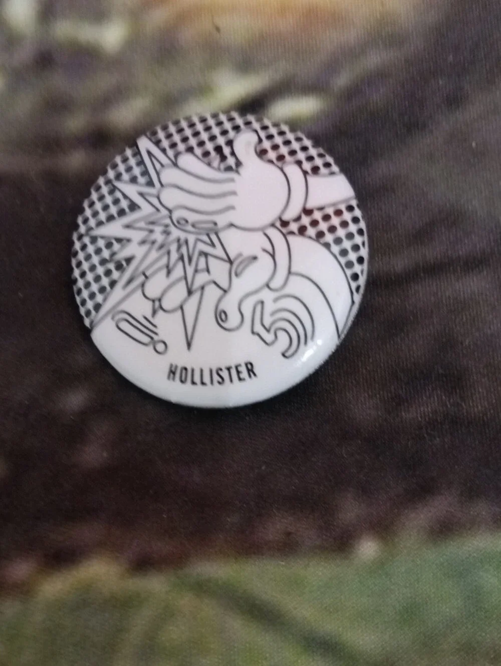 Hollister, Pin